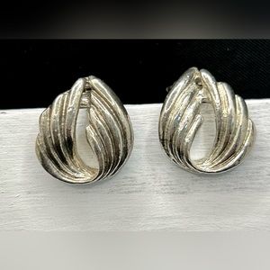 Vintage clasp earrings